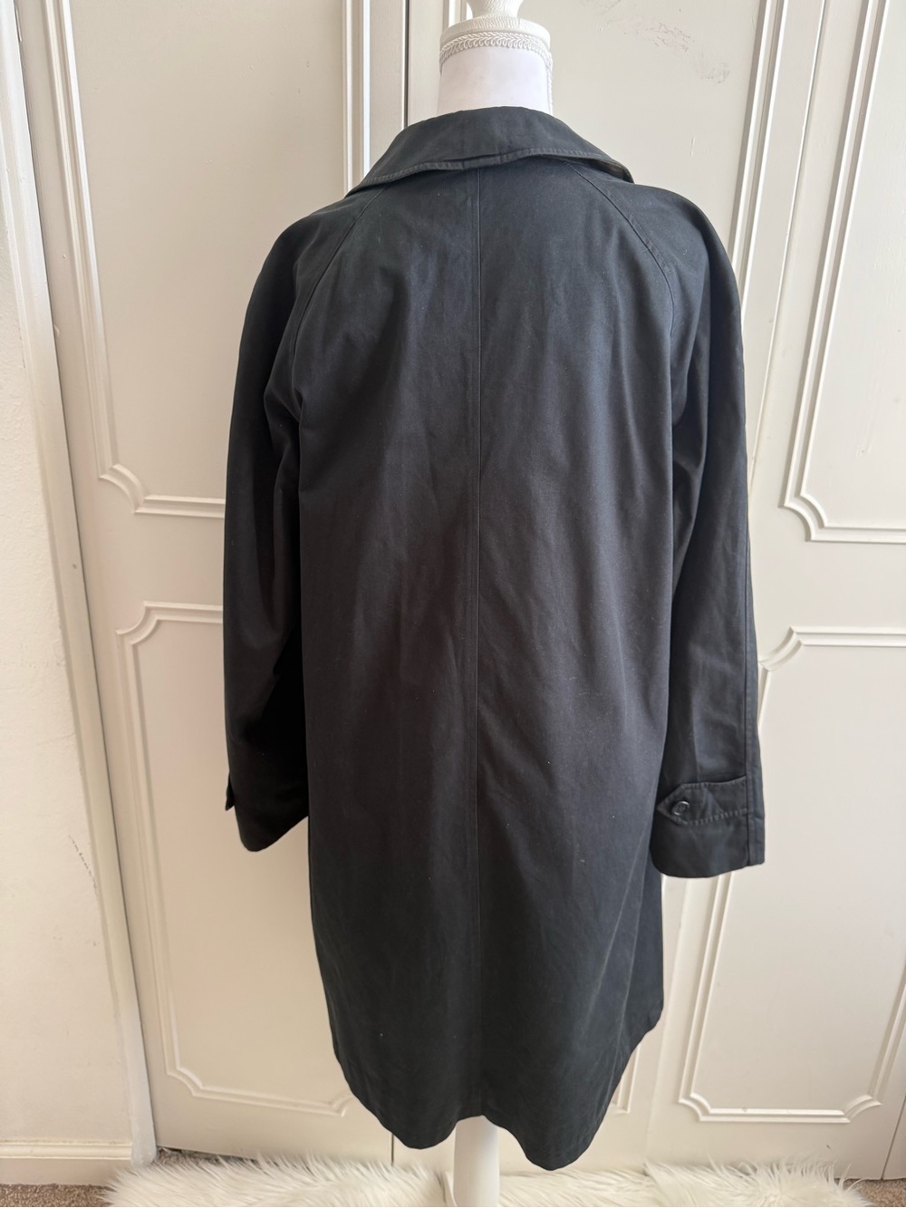 Burberry Vintage Mid-Length Black Trench Coat- Size 6 - Picture 3 of 8
